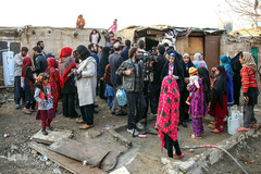 جشن ازدواج زوج جهادگر در میان اهالی محروم کوره پزخانه‌های اسلام آباد نظامی شهرری