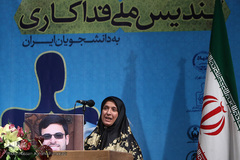  مادر جهادگر شهید حسین علیمرادی، مؤسس خیریه دانشجویی «دست یاری به دشتیاری»