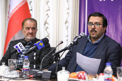 از راست محمد نفریه، معاون امور توانبخشی سازمان بهزیستی کشور و عباس سلیمی، پیشکسوت قرآنی