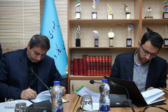 امضای تفاهم‌نامه راه‌اندازی اندیشکده تعاون توسط محمدجعفر کبیری، معاون امور تعاون وزارت تعاون، کار و رفاه اجتماعی و سیدمحمدجواد شوشتری، رئیس سازمان قرآنی دانشگاهیان کشور