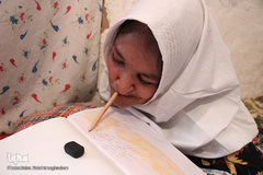 قلم بر لب، نقش زندگی می‌زند/ بیرجند