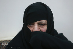 حضور جمعی از جامعه قرآنی در منزل مرحوم استاد عباس رنجبر، پیشکسوت قرآنی