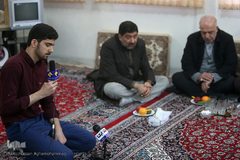 حضور جمعی از جامعه قرآنی در منزل مرحوم استاد عباس رنجبر، پیشکسوت قرآنی