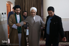 حضور جمعی از جامعه قرآنی در منزل حجت‌الاسلام والمسلمین محمدرضا شهید‌ی‌پور، پیشکسوت قرآنی