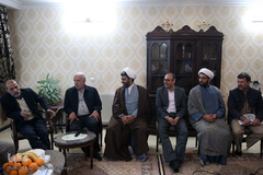 حضور جمعی از جامعه قرآنی در منزل شهریار پرهیزکار، حافظ بین‌المللی و پیشکسوت قرآنی