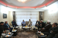 حضور جمعی از جامعه قرآنی در منزل شهریار پرهیزکار، حافظ بین‌المللی و پیشکسوت قرآنی