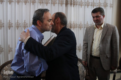 حضور جمعی از جامعه قرآنی در منزل شهریار پرهیزکار، حافظ بین‌المللی و پیشکسوت قرآنی