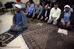 حضور جمعی از جامعه قرآنی در منزل شهریار پرهیزکار، حافظ بین‌المللی و پیشکسوت قرآنی