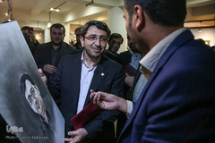 بازدید وحید قبادی‌دانا، رئیس سازمان بهزیستی از نمایشگاه آثار جشنواره ملی هنری «همام»