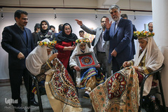 بازدید سیدعباس صالحی، وزیر فرهنگ و ارشاد اسلامی از نمایشگاه آثار جشنواره ملی هنری «همام»م»