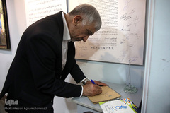 بازدید عبدالهادی فقهی زاده، معاون قرآن و عترت وزارت فرهنگ و ارشاد اسلامی از نمایشگاه آثار برگزیده جشنواره ملی و هنری «همام»