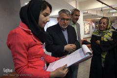 مرضیه برومند، بازیگر و کارگردان تلویزیون و سید رضا صالحی امیری، رئیس کمیته ملی المپیک در نمایشگاه آثار برگزیده جشنواره ملی و هنری «همام» 