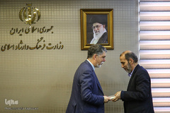 از راست محمدعلی خواجه‌پیری و سیدعباس صالحی، وزیر فرهنگ و ارشاد اسلامی در جلسه کمیسیون توسعه فعالیتهای تبلیغ و ترویج قرآن کریم
