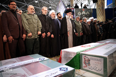 مراسم اقامه نماز بر پیکر مطهر سپهبد شهید حاج قاسم سلیمانی و همرزمان شهیدش با حضور رهبر معظم انقلاب