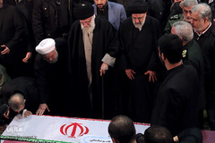 مراسم اقامه نماز بر پیکر مطهر سپهبد شهید حاج قاسم سلیمانی و همرزمان شهیدش با حضور رهبر معظم انقلاب