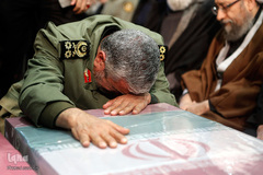 مراسم اقامه نماز بر پیکر مطهر سپهبد شهید حاج قاسم سلیمانی و همرزمان شهیدش با حضور رهبر معظم انقلاب