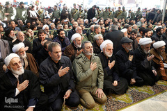 مراسم اقامه نماز بر پیکر مطهر سپهبد شهید حاج قاسم سلیمانی و همرزمان شهیدش با حضور رهبر معظم انقلاب