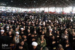 مراسم اقامه نماز بر پیکر مطهر سپهبد شهید حاج قاسم سلیمانی و همرزمان شهیدش با حضور رهبر معظم انقلاب