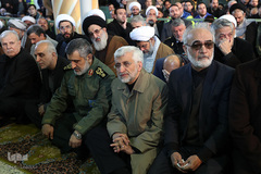 مراسم اقامه نماز بر پیکر مطهر سپهبد شهید حاج قاسم سلیمانی و همرزمان شهیدش با حضور رهبر معظم انقلاب