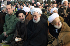 مراسم اقامه نماز بر پیکر مطهر سپهبد شهید حاج قاسم سلیمانی و همرزمان شهیدش با حضور رهبر معظم انقلاب