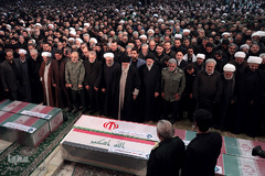 مراسم اقامه نماز بر پیکر مطهر سپهبد شهید حاج قاسم سلیمانی و همرزمان شهیدش با حضور رهبر معظم انقلاب