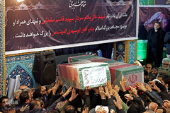 مراسم اقامه نماز بر پیکر مطهر سپهبد شهید حاج قاسم سلیمانی و همرزمان شهیدش با حضور رهبر معظم انقلاب