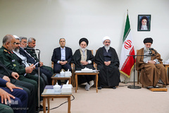 دیدار دست‌اندرکاران کنگره ۲۰۰۰ شهید استان بوشهر با رهبر انقلاب