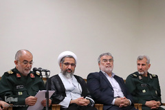 دیدار دست‌اندرکاران کنگره ۲۰۰۰ شهید استان بوشهر با رهبر انقلاب