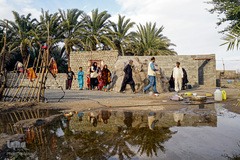 ارائه خدمات پزشکی و مشاوره به سیل زدگان سیستان و بلوچستان