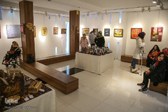 نمایشگاه گروهی آثار هنرهای تجسمی و صنایع دستی هنرمندان توان‌یاب «جلوه‌های هنر»در گالری مهر هنر 