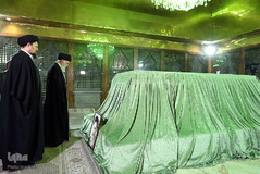 حضور رهبر انقلاب در مرقد مطهر امام خمینی(ره) و گلزار شهدا