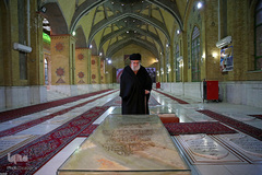 حضور رهبر انقلاب در مرقد مطهر امام خمینی(ره) و گلزار شهدا