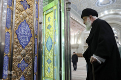 حضور رهبر انقلاب در مرقد مطهر امام خمینی(ره) و گلزار شهدا
