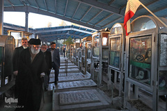 حضور رهبر انقلاب در مرقد مطهر امام خمینی(ره) و گلزار شهدا