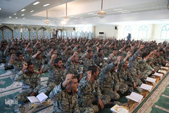 محفل انس با قرآن کاروان قرآنی انقلاب در جمع کارکنان منطقه دوم نیروی دریایی ارتش