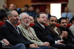 رونمایی از تقریظ رهبری بر کتاب «آن مرد با باران می‌آید»