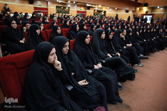 رونمایی از تقریظ رهبری بر کتاب «آن مرد با باران می‌آید»