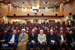 رونمایی از تقریظ رهبری بر کتاب «آن مرد با باران می‌آید»