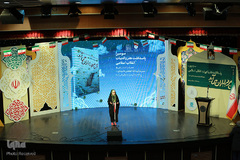 رونمایی از تقریظ رهبری بر کتاب «آن مرد با باران می‌آید»