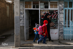 مادران در هنگام تعطیلات و بیماری هم مرخصی ندارند و هرجای دنیا که باشند بازهم باید مراقب بچه‌ها و احتیاجات آن‌ها باشند.