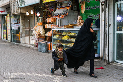 مادران در هنگام تعطیلات و بیماری هم مرخصی ندارند و هرجای دنیا که باشند باز هم مراقب فرزندان و احتیاجات آن‌ هستند.