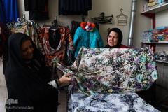 شهربانو، 47 ساله دارای 4فرزند است. شهربانو می‌گوید محل زندگی‌اش تا محل کارش بسیار دور است اما چاره‌ای ندارد.