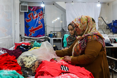 مریم 38 سال دارد. او در یک تولیدی پوشاک مشغول به کار است.