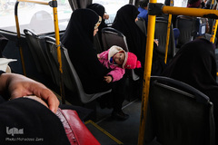 مادران در هنگام تعطیلات و بیماری هم مرخصی ندارند و هرجای دنیا که باشند بازهم باید مراقب بچه‌ها و احتیاجات آن‌ها باشند.