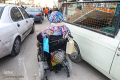 گذر از خیابان و شلوغی‌ها رعایت دو طرفه را می‌طلبد. حال آنکه عابر دچار مشکل حرکتی باشد و این رعایت سخت‌تر می‌نماید.