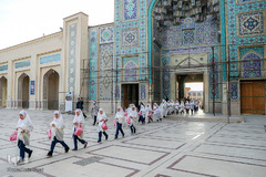 جشن تكلیف دانش‌آموزان شیرازی در حرم شاهچراغ(ع)