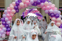 جشن تكلیف دانش‌آموزان شیرازی در حرم شاهچراغ(ع)