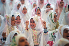 جشن تكلیف دانش‌آموزان شیرازی در حرم شاهچراغ(ع)