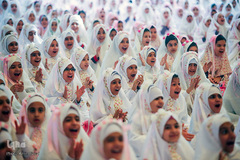 جشن تكلیف دانش‌آموزان شیرازی در حرم شاهچراغ(ع)