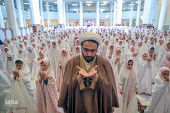 جشن تكلیف دانش‌آموزان شیرازی در حرم شاهچراغ(ع)